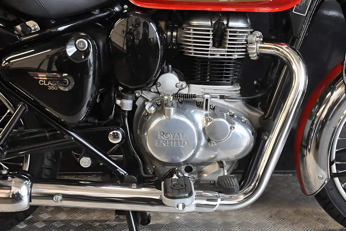 Used 2022 Royal Enfield Classic 350 Red - Interior and Exterior details 17
