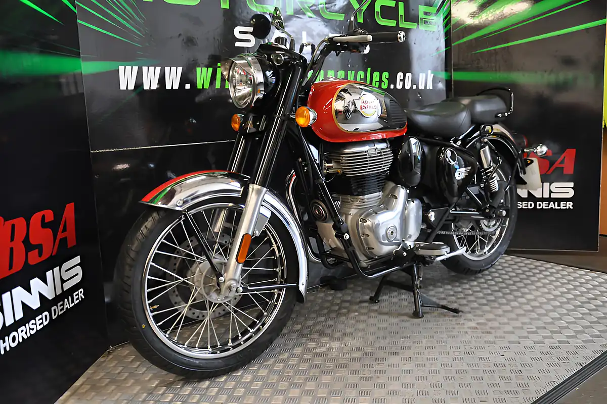Used 2022 Royal Enfield Classic 350 Red - Interior and Exterior details 3