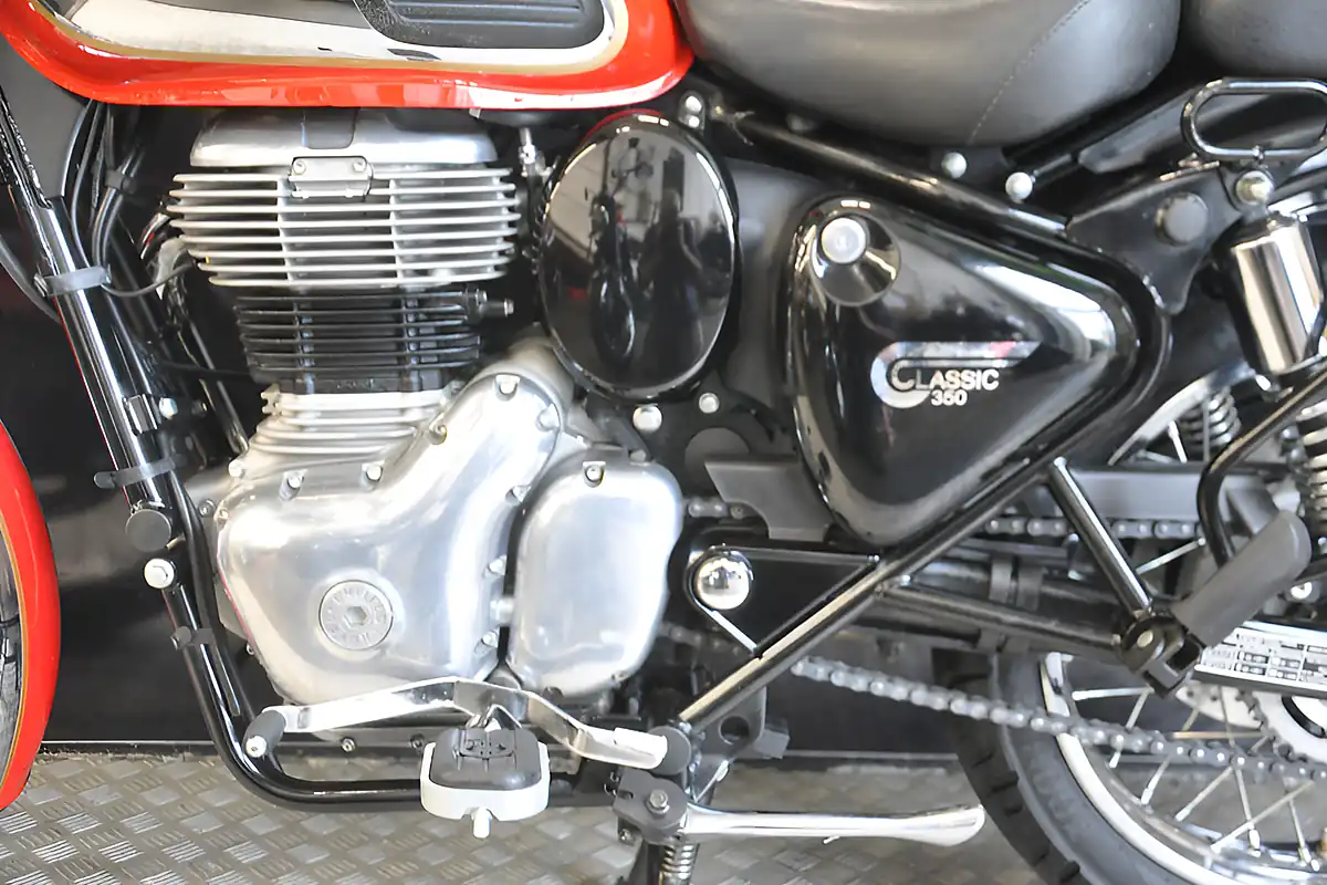 Used 2022 Royal Enfield Classic 350 Red - Interior and Exterior details 7