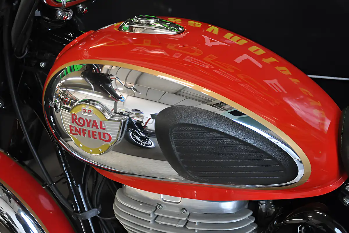 Used 2022 Royal Enfield Classic 350 Red - Interior and Exterior details 9