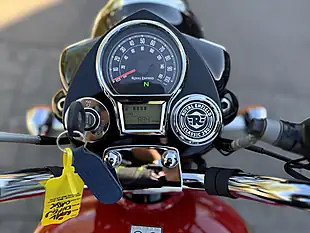 Used 2022 Royal Enfield Classic 350 Silver/Red - Interior and Exterior details 10