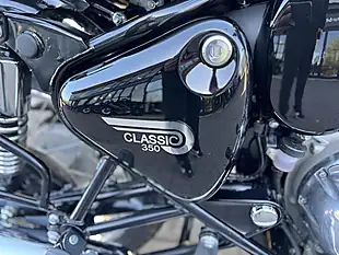 Used 2022 Royal Enfield Classic 350 Silver/Red - Interior and Exterior details 11