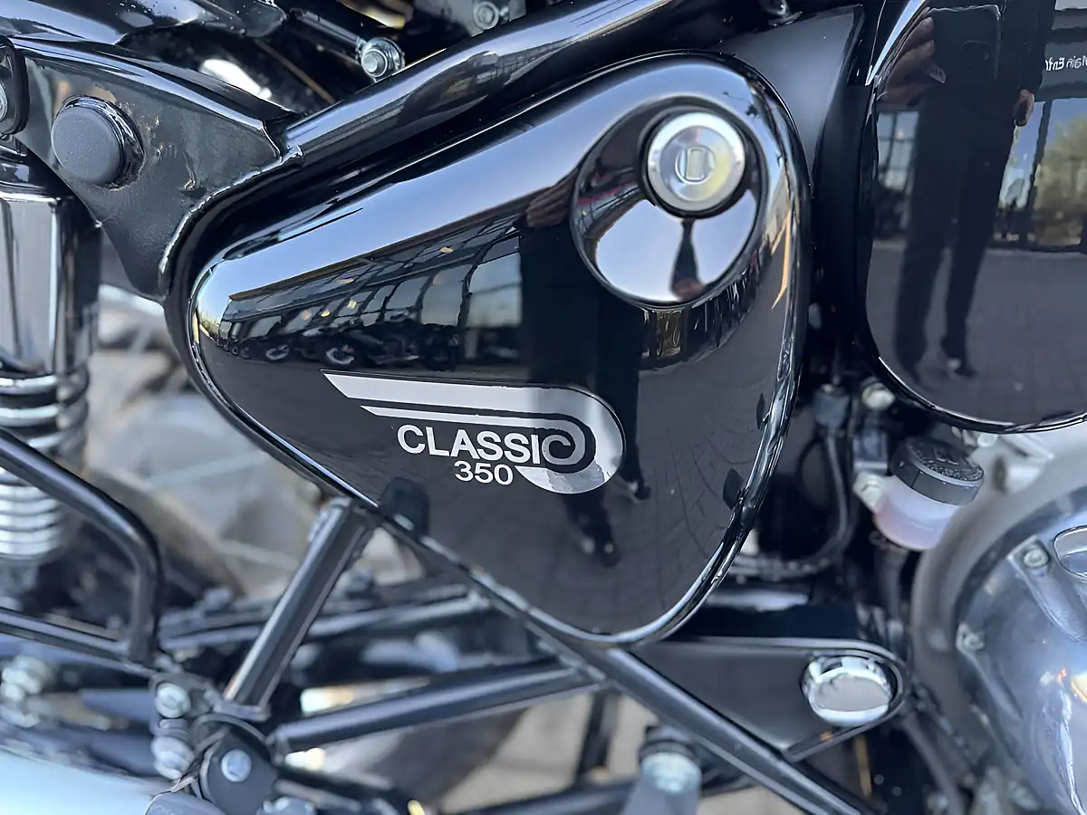 Used 2022 Royal Enfield Classic 350 Silver/Red - Interior and Exterior details 11