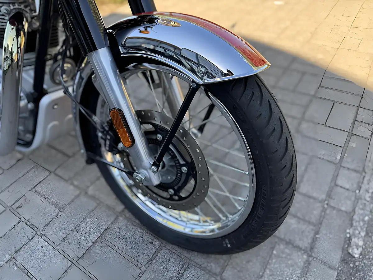 Used 2022 Royal Enfield Classic 350 Silver/Red - Interior and Exterior details 13