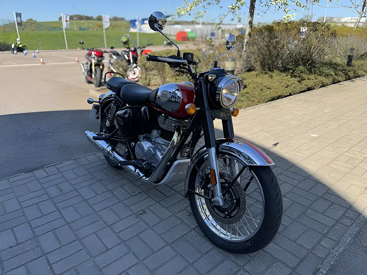 Used 2022 Royal Enfield Classic 350 Silver/Red - Interior and Exterior details 3