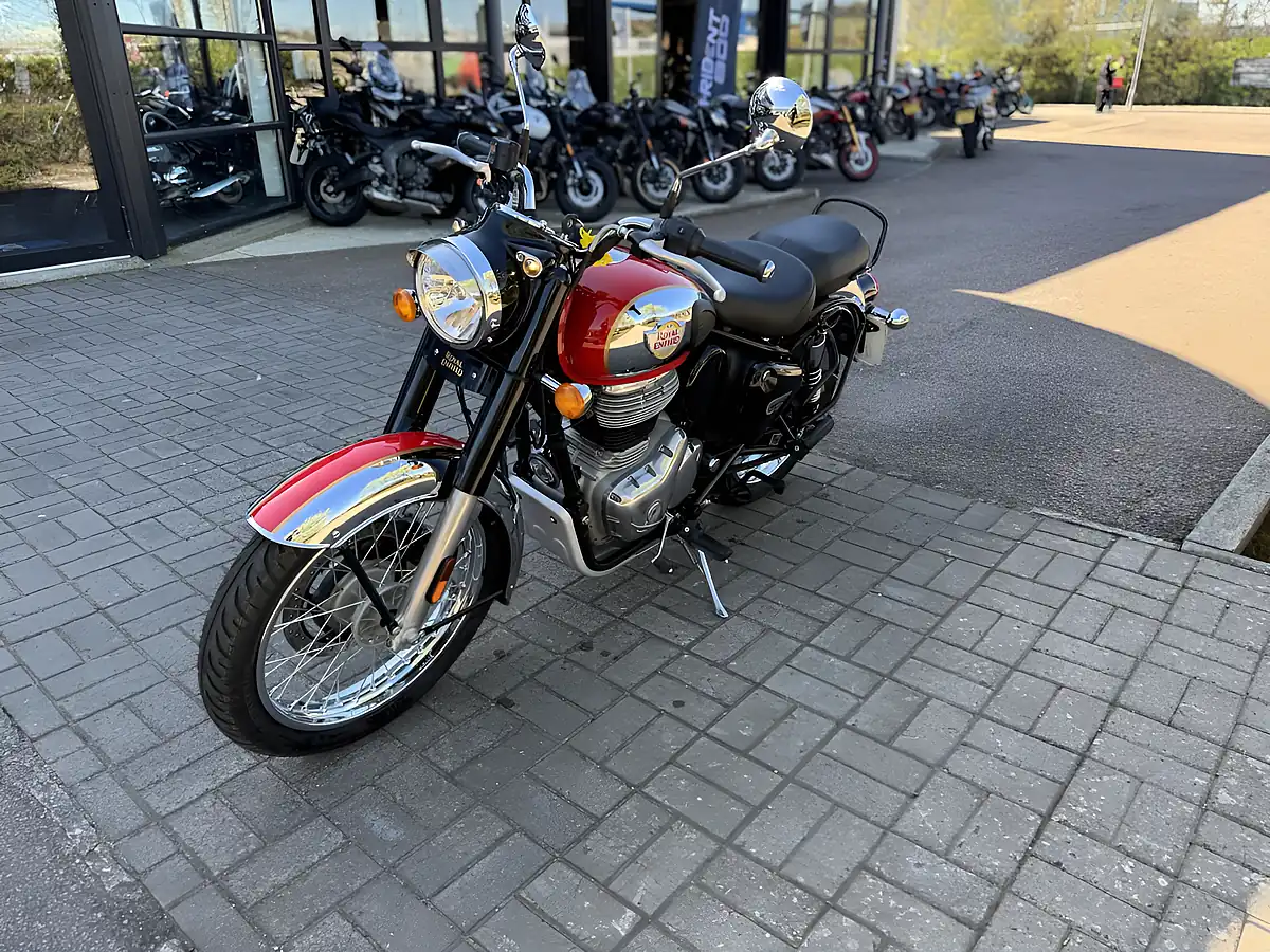 Used 2022 Royal Enfield Classic 350 Silver/Red - Interior and Exterior details 5