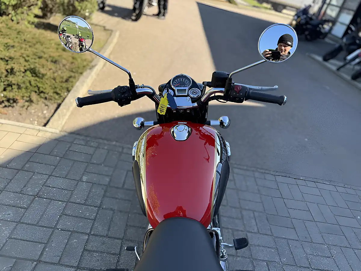 Used 2022 Royal Enfield Classic 350 Silver/Red - Interior and Exterior details 9
