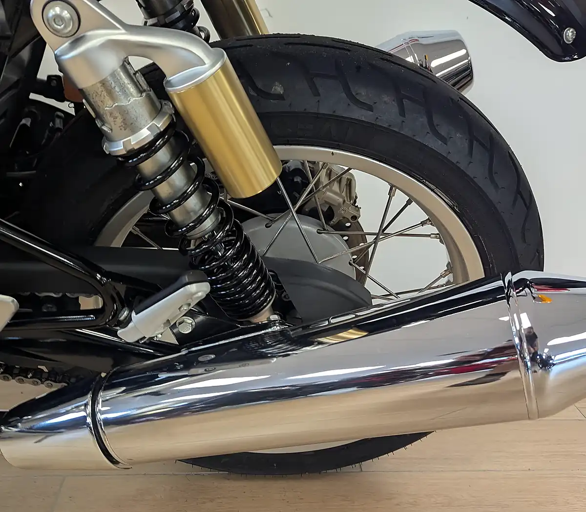 Used 2022 Royal Enfield Continental GT 650 White - Interior and Exterior details 18