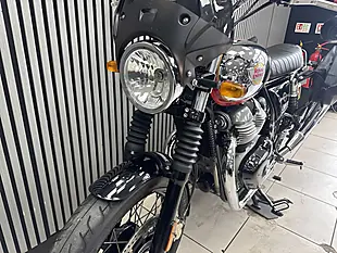 Used 2022 Royal Enfield Interceptor 650 Chrome Tank Silver/Red - Interior and Exterior details 13