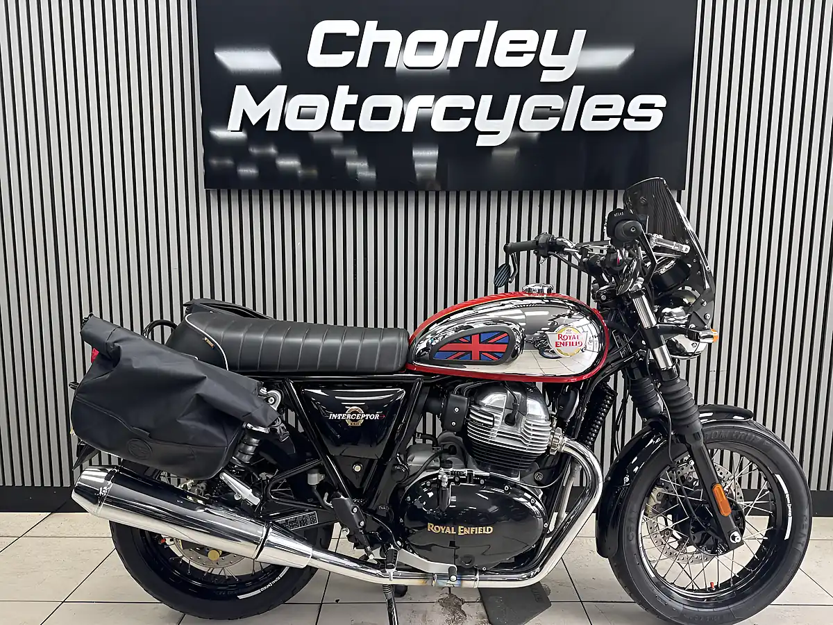 Used 2022 Royal Enfield Interceptor 650 Chrome Tank Silver/Red - Interior and Exterior details 7