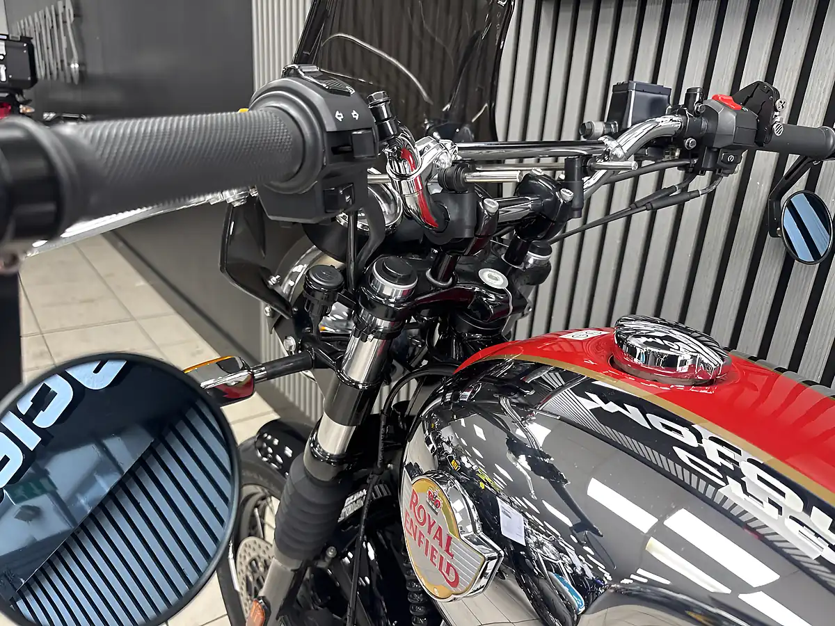 Used 2022 Royal Enfield Interceptor 650 Chrome Tank Silver/Red - Interior and Exterior details 8
