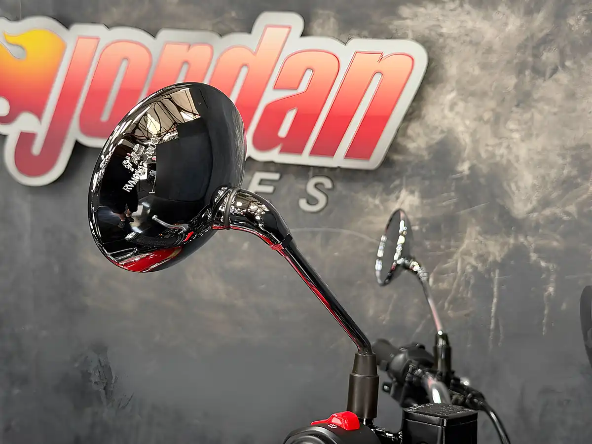 Used 2022 Royal Enfield Interceptor 650 Red - Interior and Exterior details 12