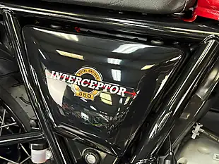 Used 2022 Royal Enfield Interceptor 650 Red - Interior and Exterior details 16