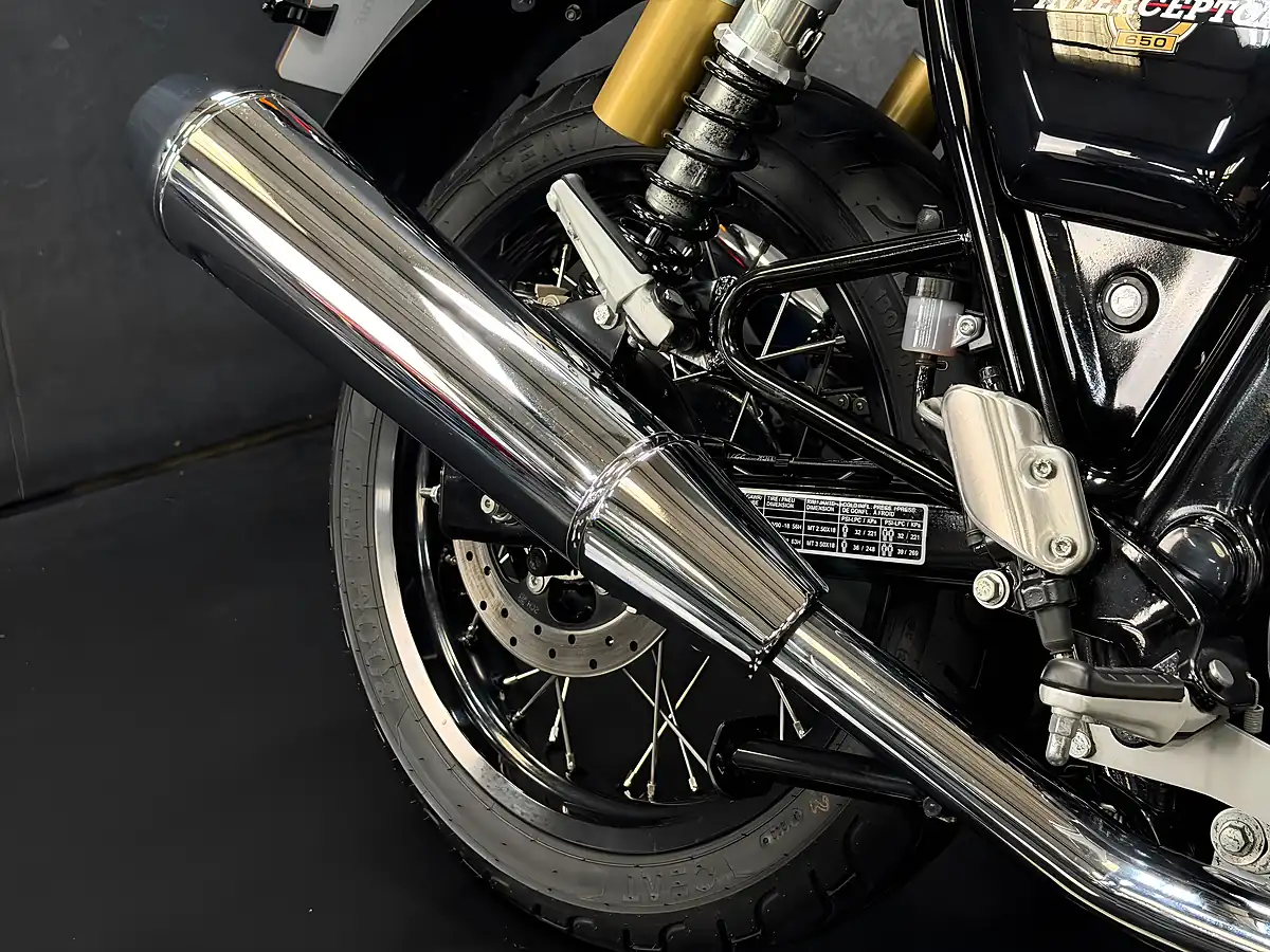 Used 2022 Royal Enfield Interceptor 650 Red - Interior and Exterior details 18