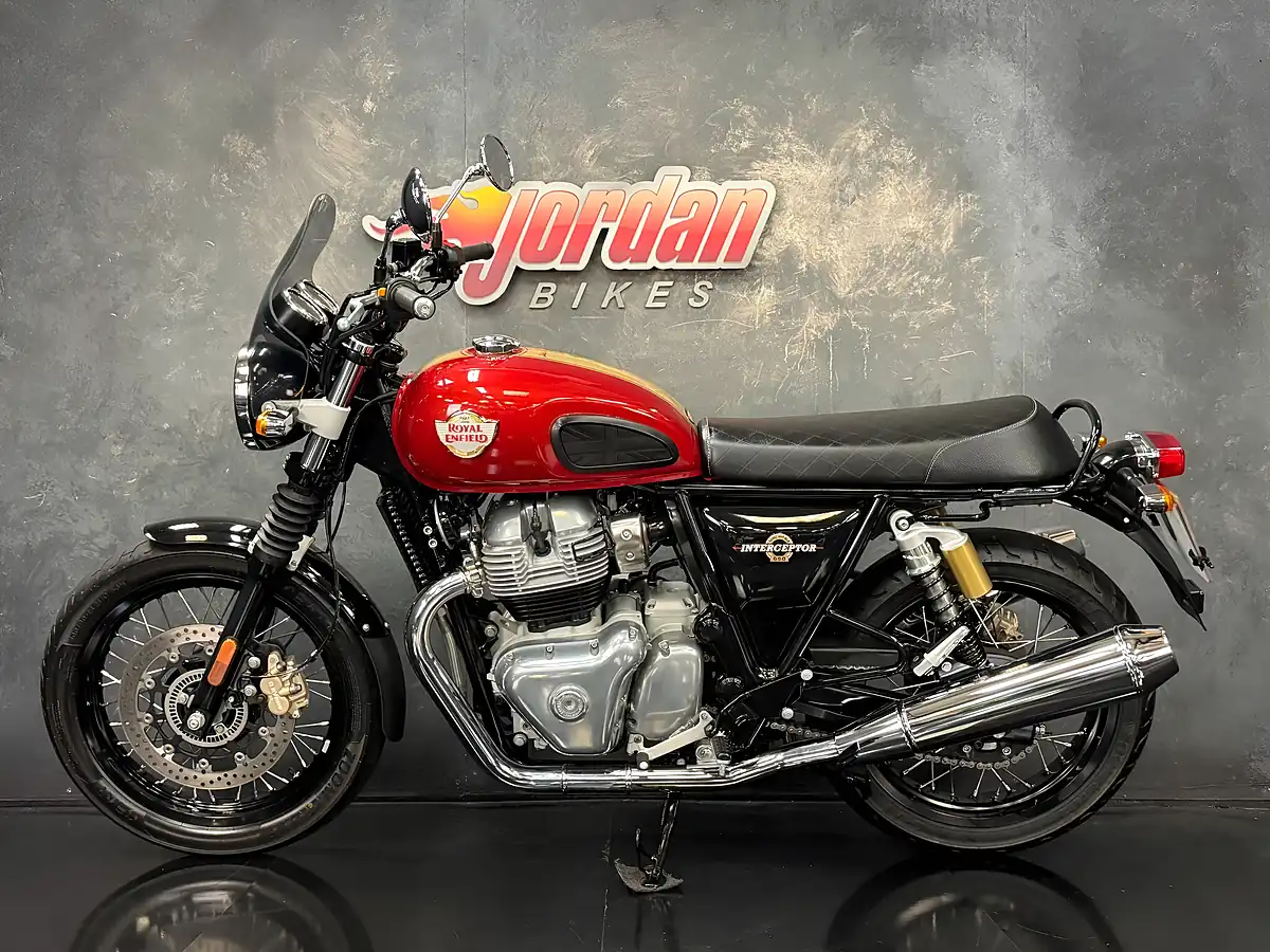 Used 2022 Royal Enfield Interceptor 650 Red - Interior and Exterior details 2