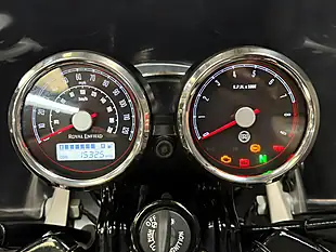 Used 2022 Royal Enfield Interceptor 650 Red - Interior and Exterior details 3