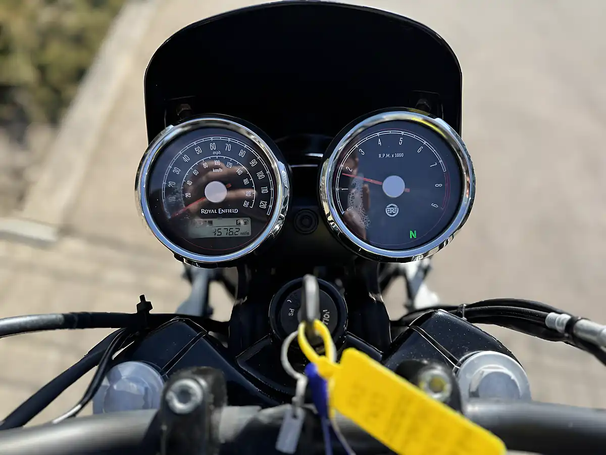 Used 2022 Royal Enfield Interceptor Int Black/Red - Interior and Exterior details 11