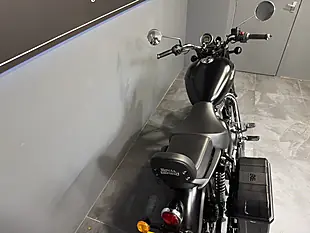 Used 2022 Royal Enfield Meteor 350 Black - Interior and Exterior details 10