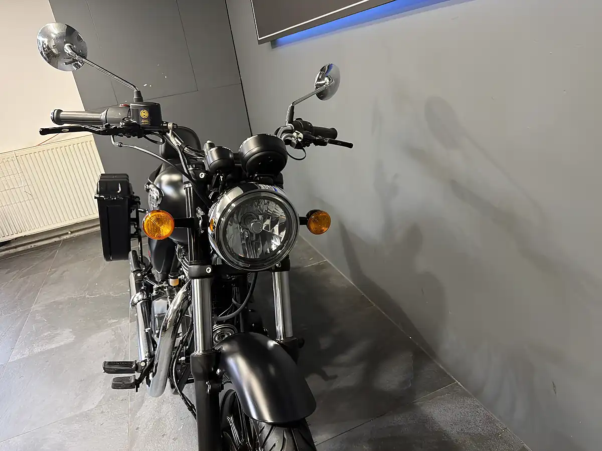 Used 2022 Royal Enfield Meteor 350 Black - Interior and Exterior details 9