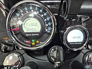 Used 2022 Royal Enfield Meteor 350 Red - Interior and Exterior details 10