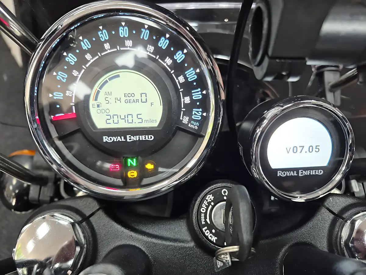 Used 2022 Royal Enfield Meteor 350 Red - Interior and Exterior details 10