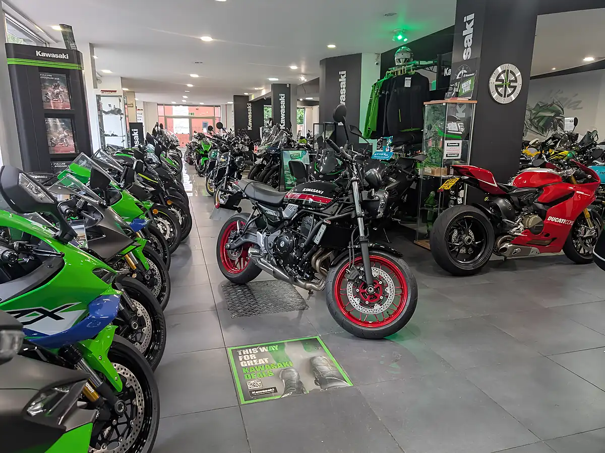 Used 2022 Royal Enfield Meteor 350 Red - Interior and Exterior details 11