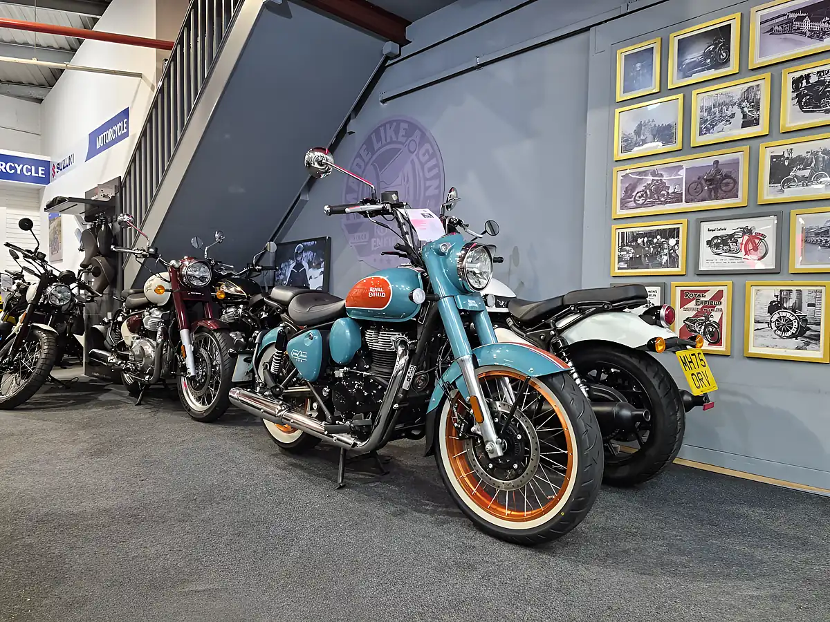 Used 2022 Royal Enfield Meteor 350 Red - Interior and Exterior details 12