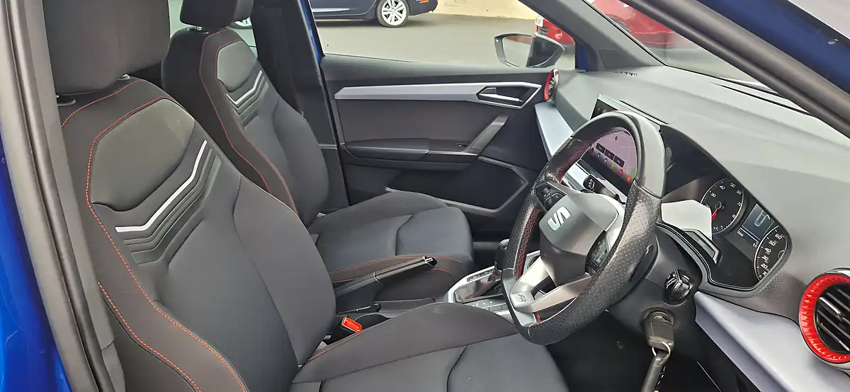 Used 2022 SEAT Arona Fr Blue - Interior and Exterior details 14