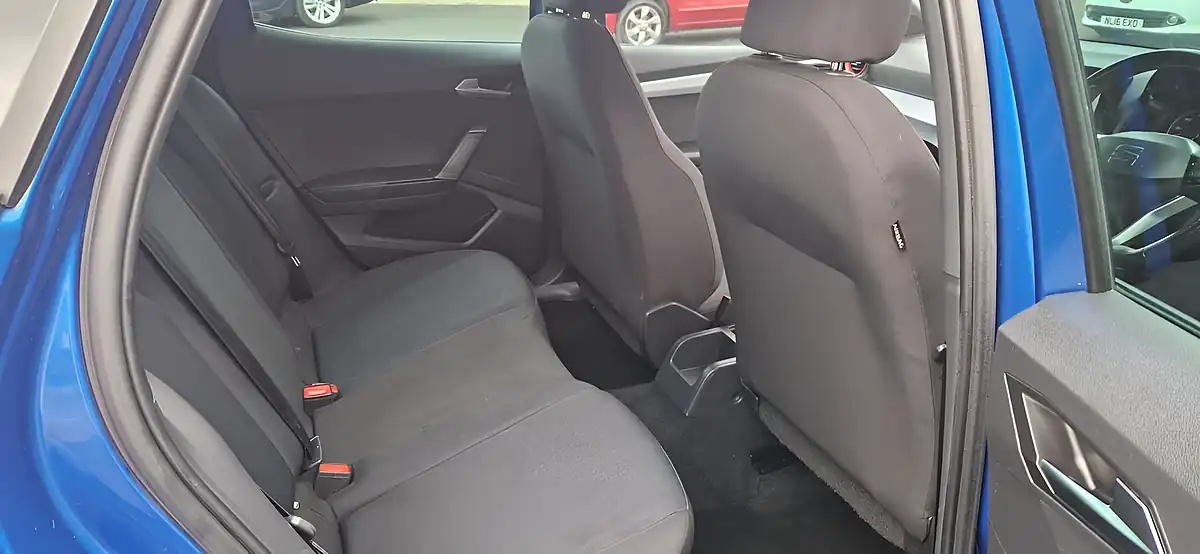 Used 2022 SEAT Arona Fr Blue - Interior and Exterior details 16
