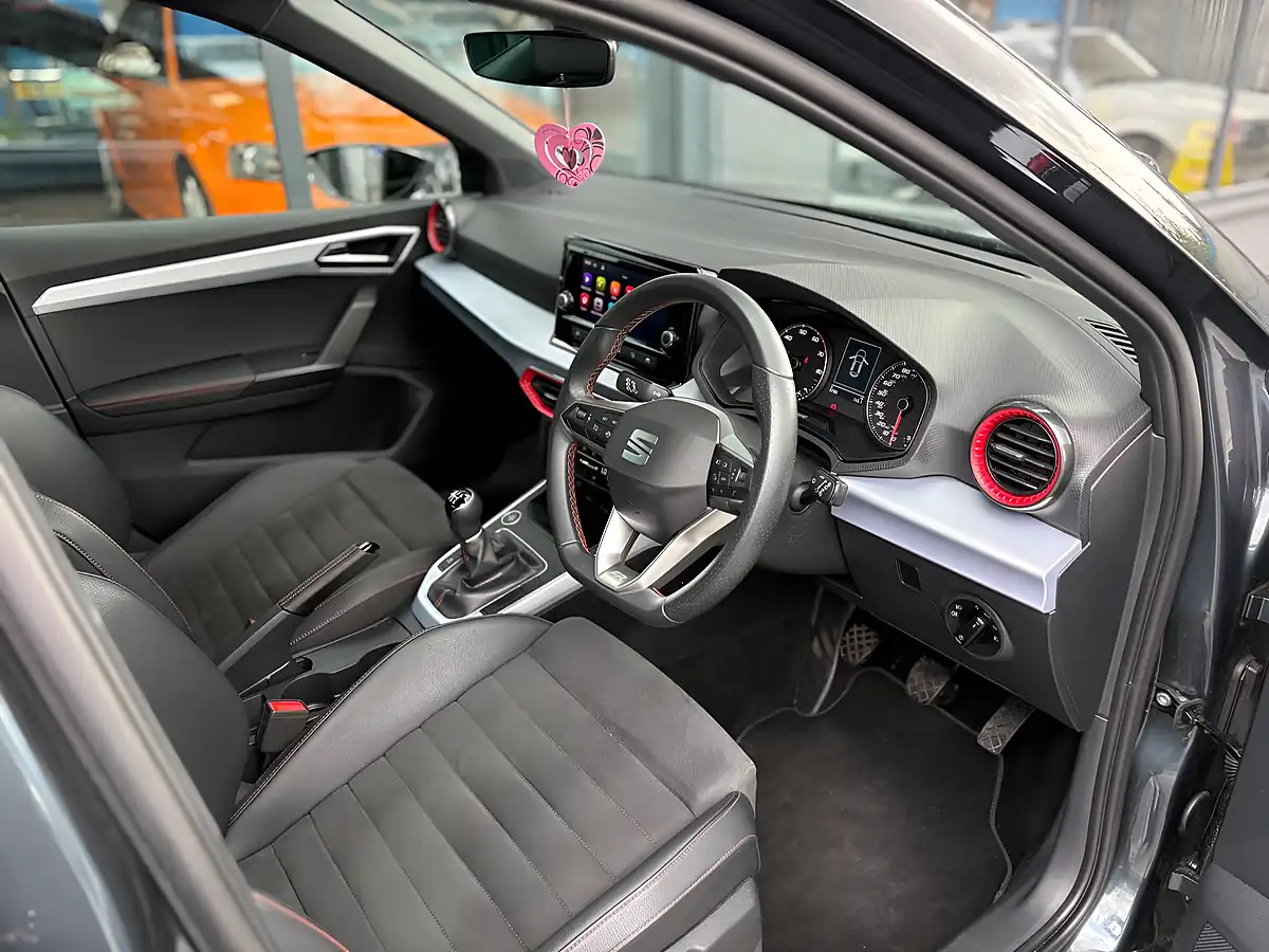 Used 2022 SEAT Arona Fr Edition Grey - Interior and Exterior details 3