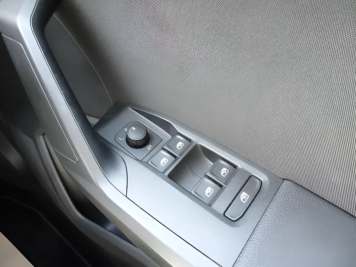 Used 2022 SEAT Arona Fr Midnight Black - Interior and Exterior details 11