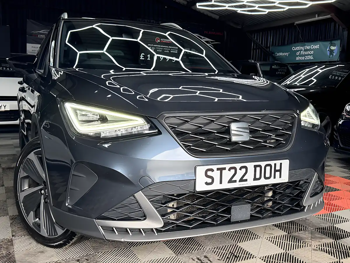 Used 2022 SEAT Arona Fr Sport Grey - Front View