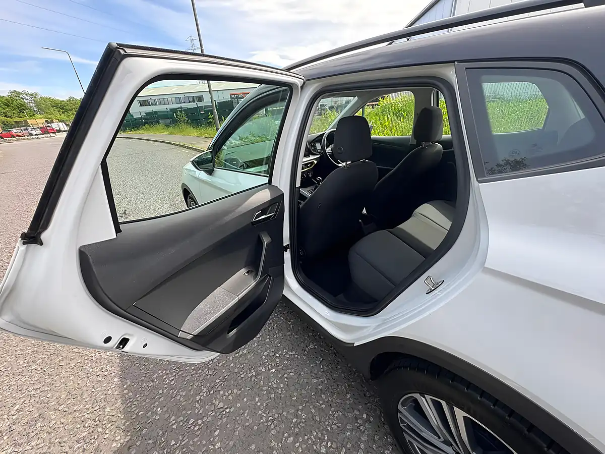 Used 2022 SEAT Arona Se Technology White - Interior and Exterior details 15