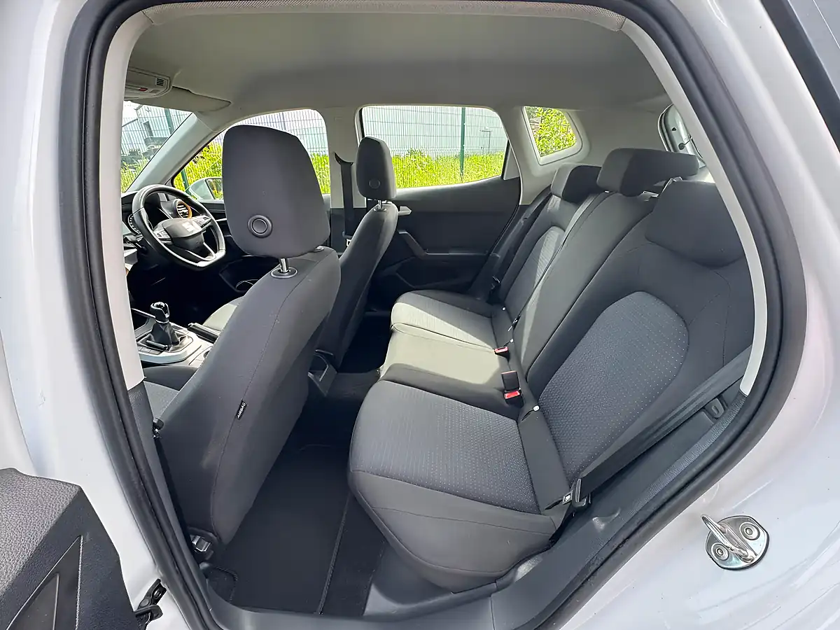 Used 2022 SEAT Arona Se Technology White - Interior and Exterior details 16