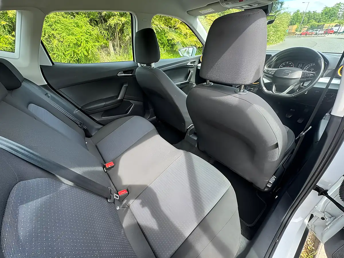 Used 2022 SEAT Arona Se Technology White - Interior and Exterior details 17