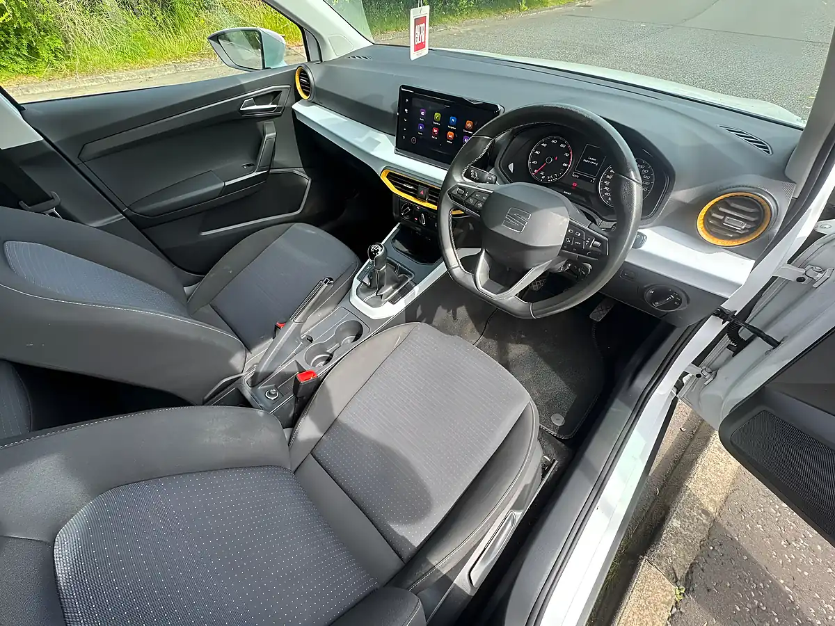 Used 2022 SEAT Arona Se Technology White - Interior and Exterior details 19