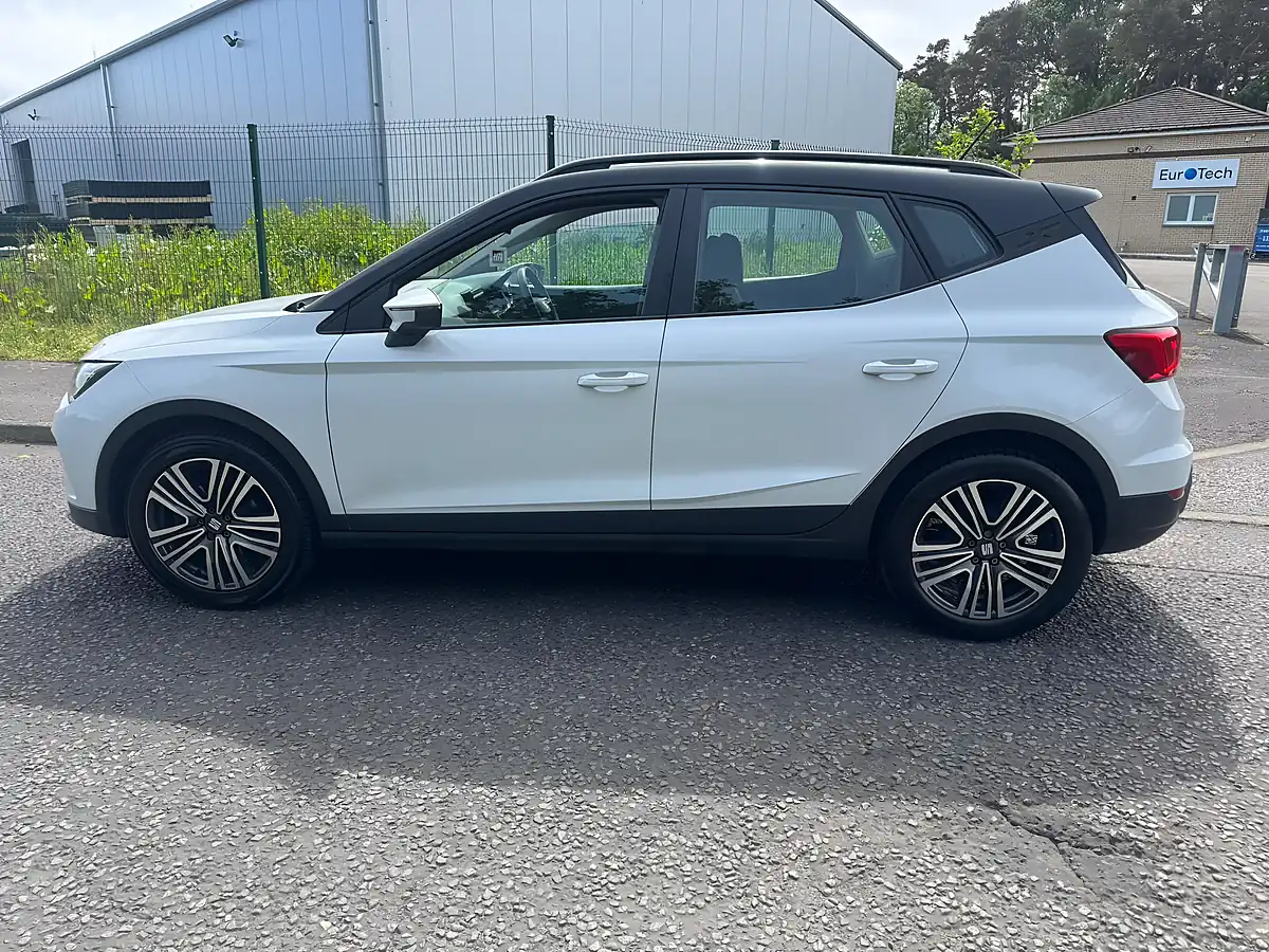 Used 2022 SEAT Arona Se Technology White - Interior and Exterior details 5