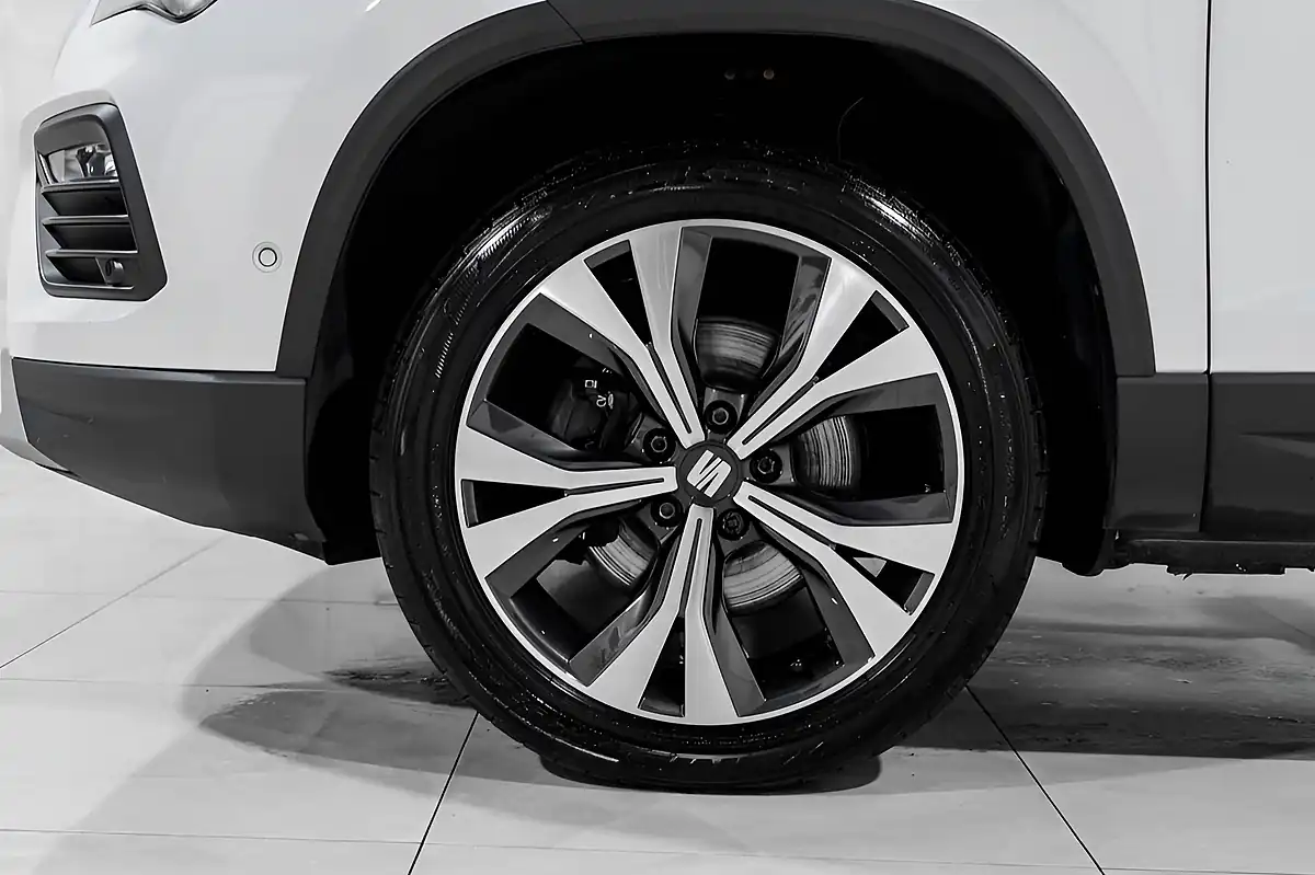 Used 2022 SEAT Ateca Se Technology White - Interior and Exterior details 7