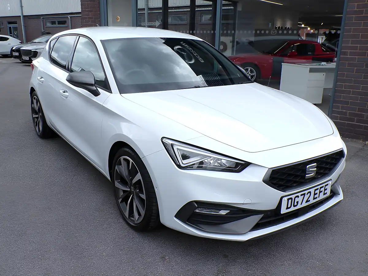 Used 2022 SEAT Leon Fr Sport White - Front View