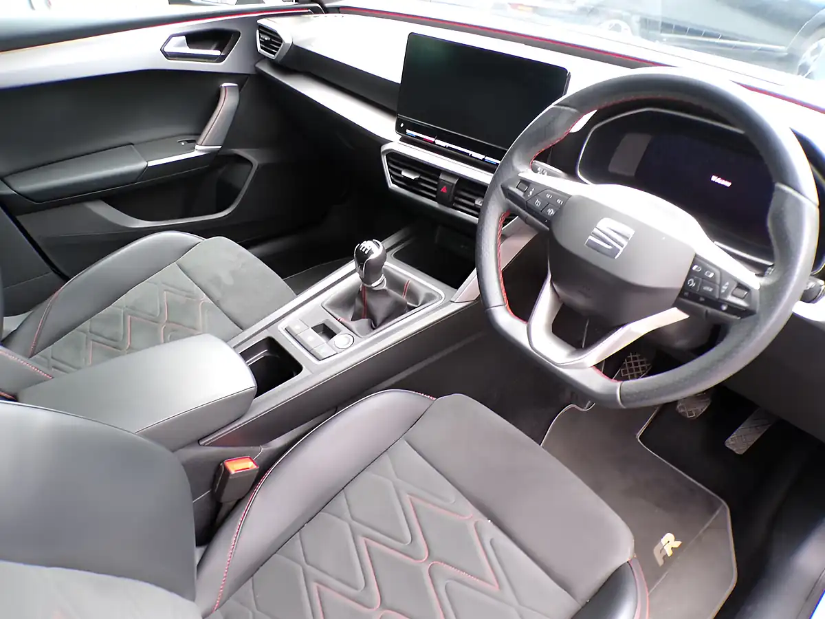 Used 2022 SEAT Leon Fr Sport White - Interior and Exterior details 12