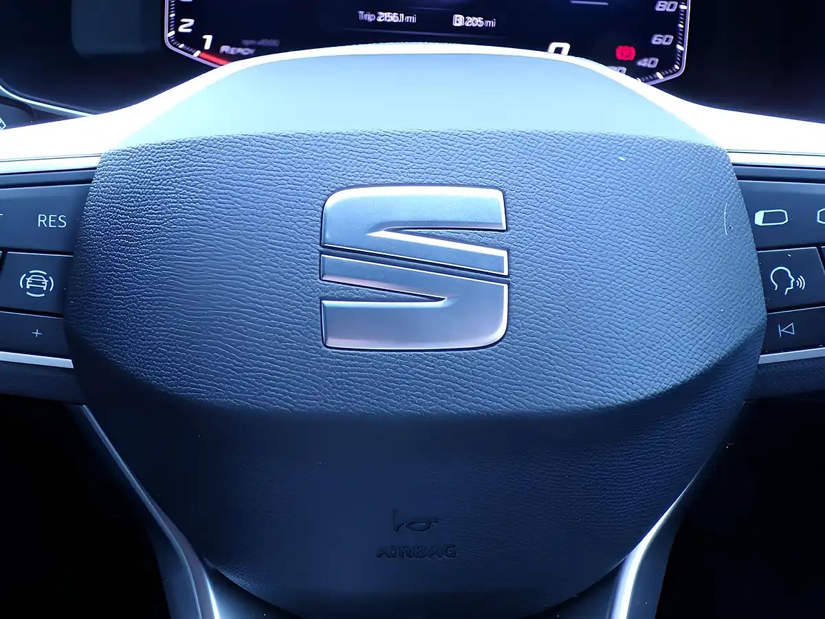 Used 2022 SEAT Leon Fr Sport White - Interior and Exterior details 14