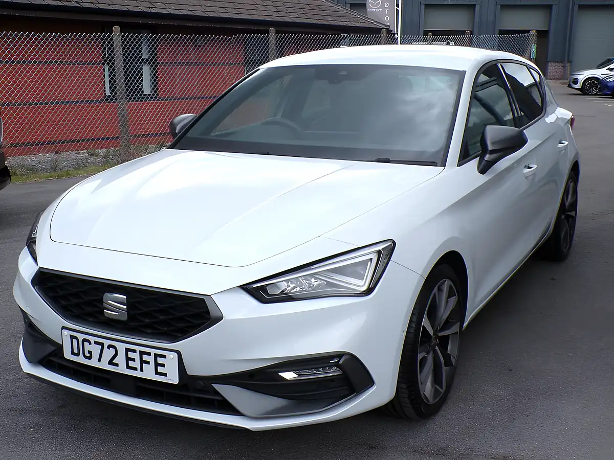 Used 2022 SEAT Leon Fr Sport White - Interior and Exterior details 4