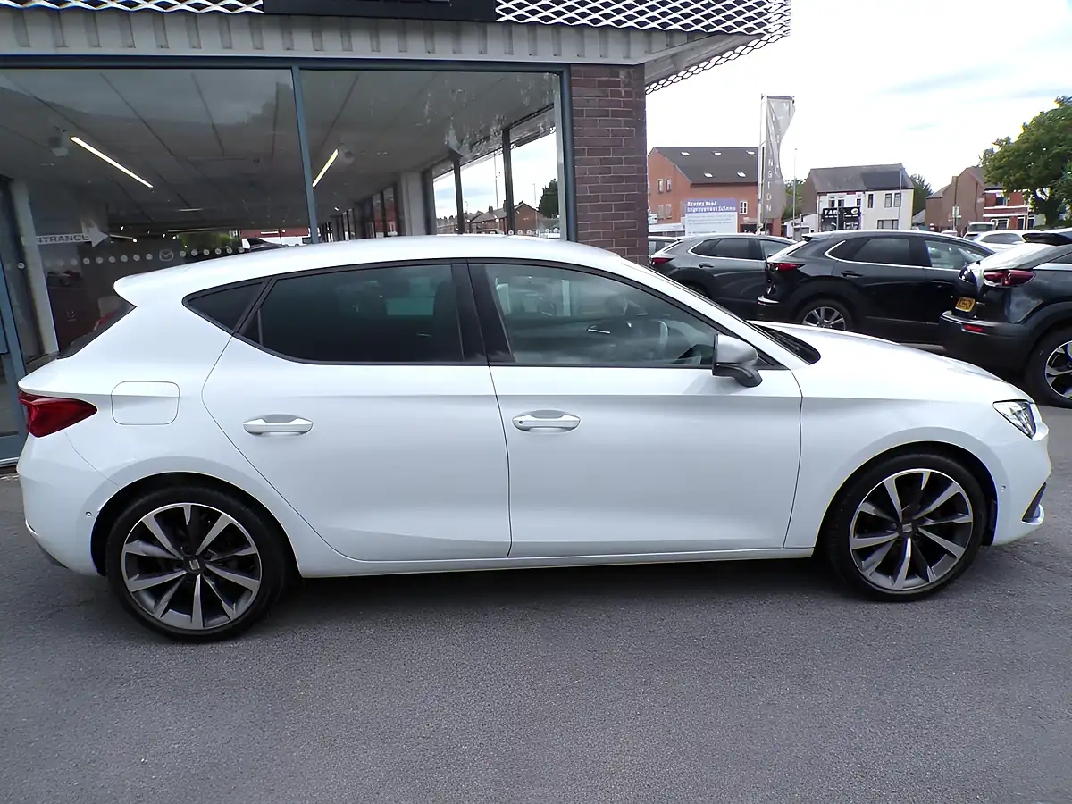 Used 2022 SEAT Leon Fr Sport White - Interior and Exterior details 6