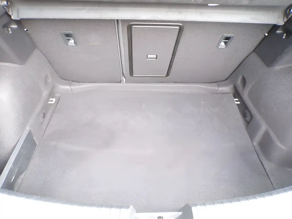 Used 2022 SEAT Leon Fr Sport White - Interior and Exterior details 8