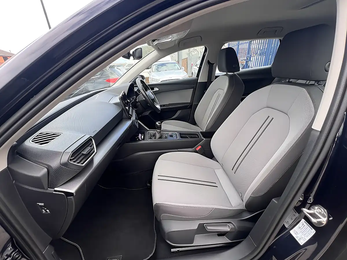 Used 2022 SEAT Leon Se Asphalt Blue Met - Interior and Exterior details 14