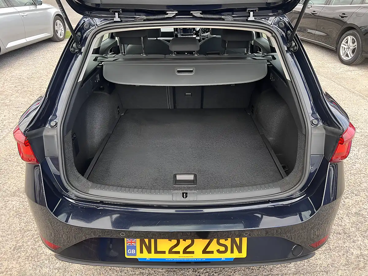 Used 2022 SEAT Leon Se Asphalt Blue Met - Interior and Exterior details 16