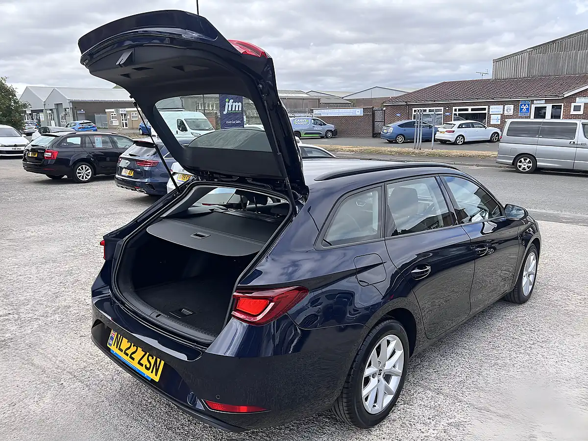Used 2022 SEAT Leon Se Asphalt Blue Met - Interior and Exterior details 17
