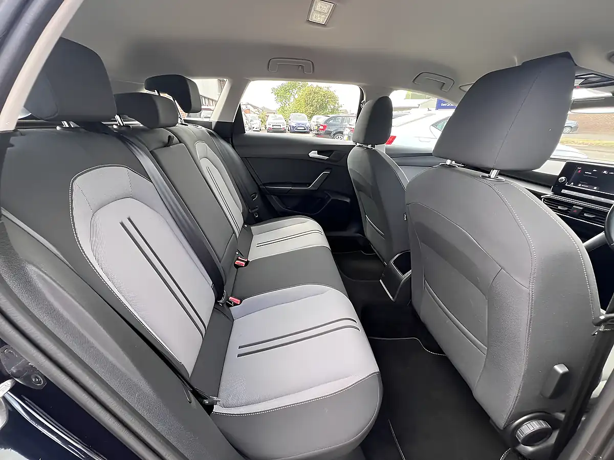 Used 2022 SEAT Leon Se Asphalt Blue Met - Interior and Exterior details 4