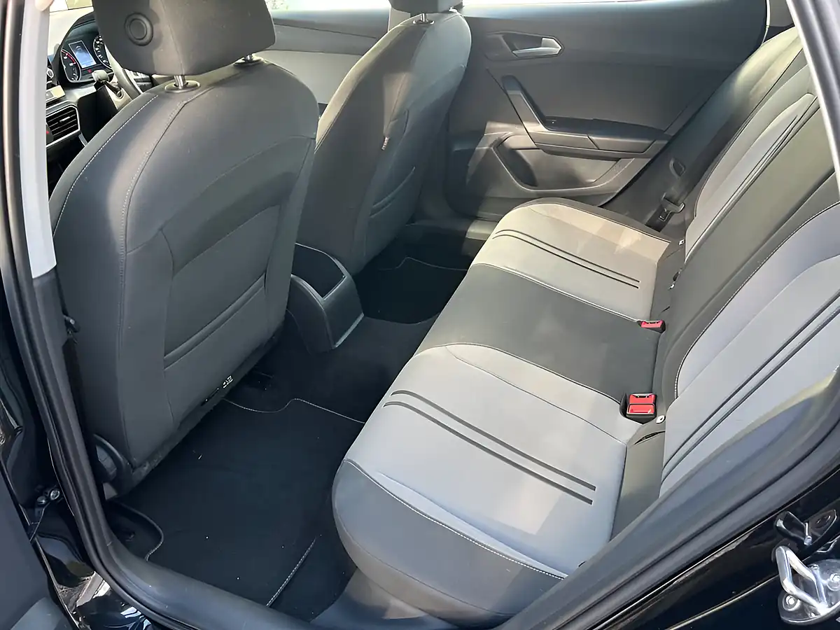 Used 2022 SEAT Leon Se Black - Interior and Exterior details 16