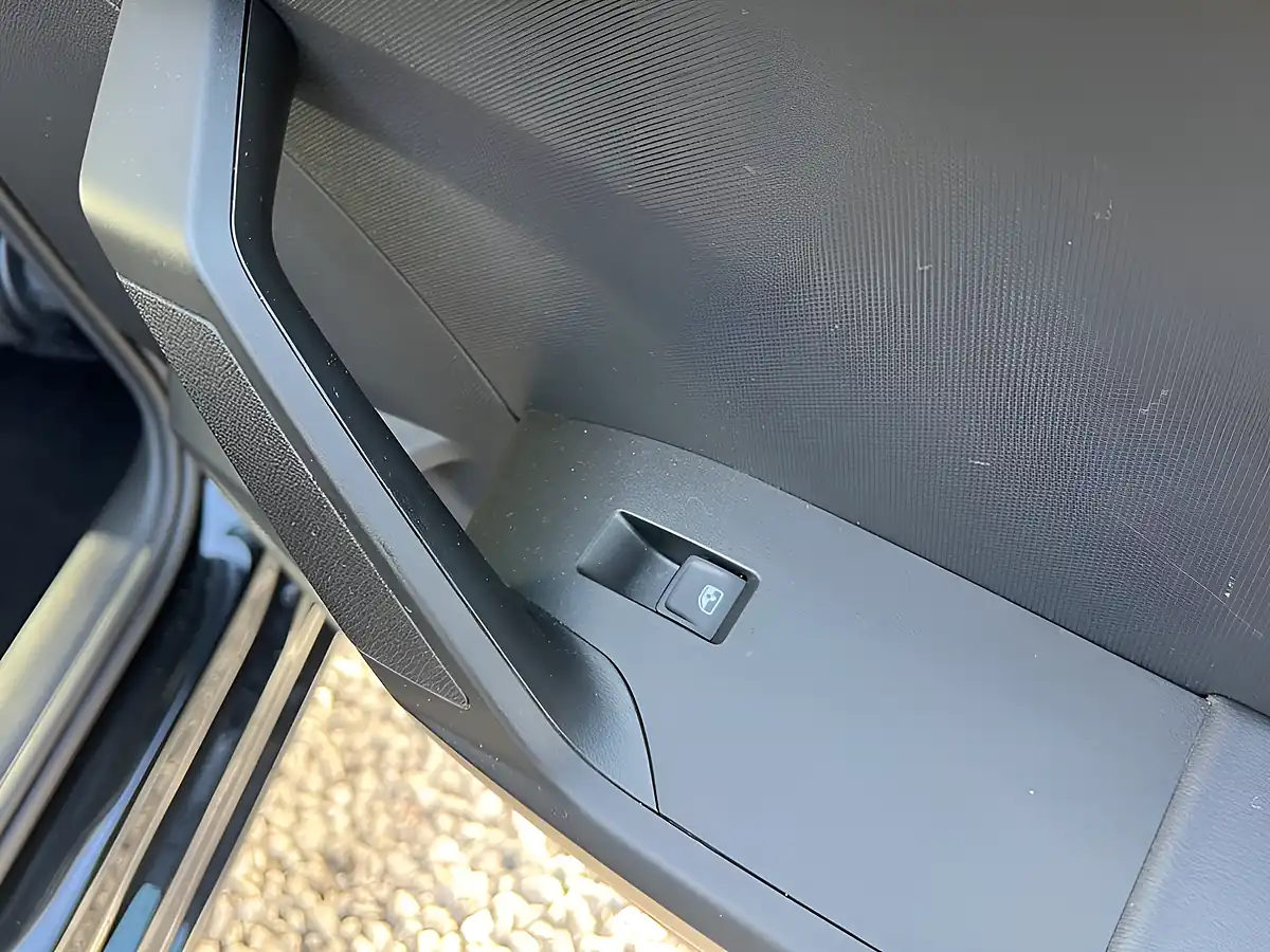 Used 2022 SEAT Leon Se Black - Interior and Exterior details 19